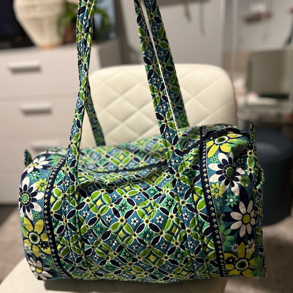 Like new, never used Vera Bradley overnight/weekender bag. - Picture 1 of 3
